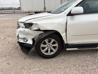 2012 Toyota Highlander SE - Primary Damage Right Image